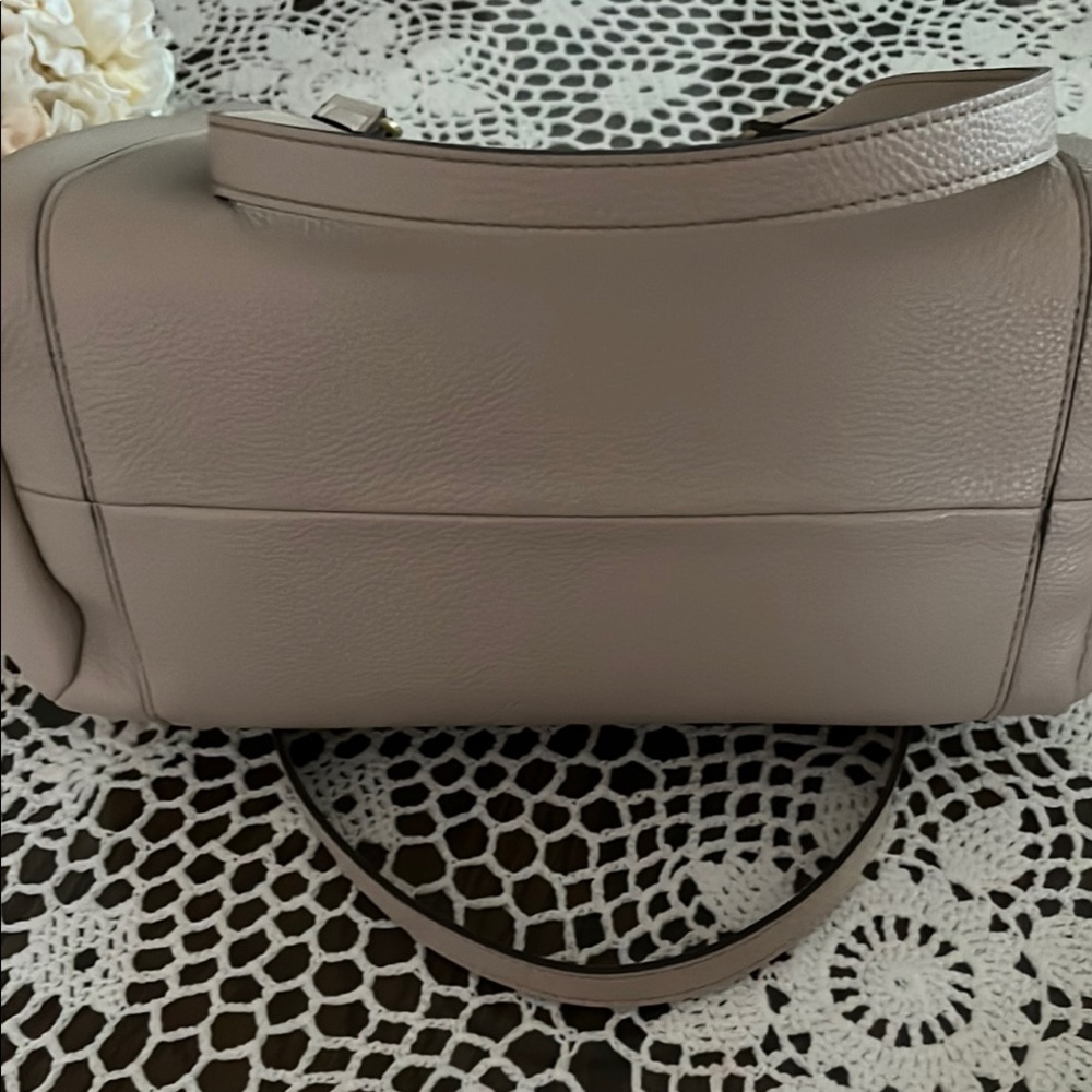 St. John's Bay Cream Shoulder Bag with Classic Design - Picture 5 of 6